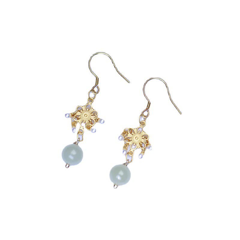 Orecchini pendenti con motivo floreale in giada Hetian placcati in oro 14K - image 4