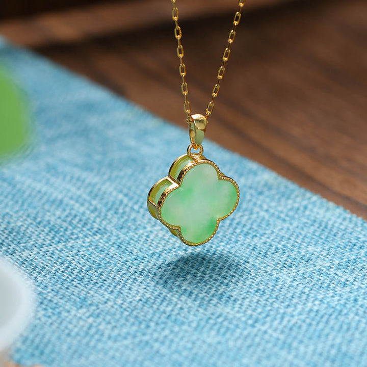 Collana con ciondolo portafortuna in giada con motivo a quadrifoglio Buddha Stones