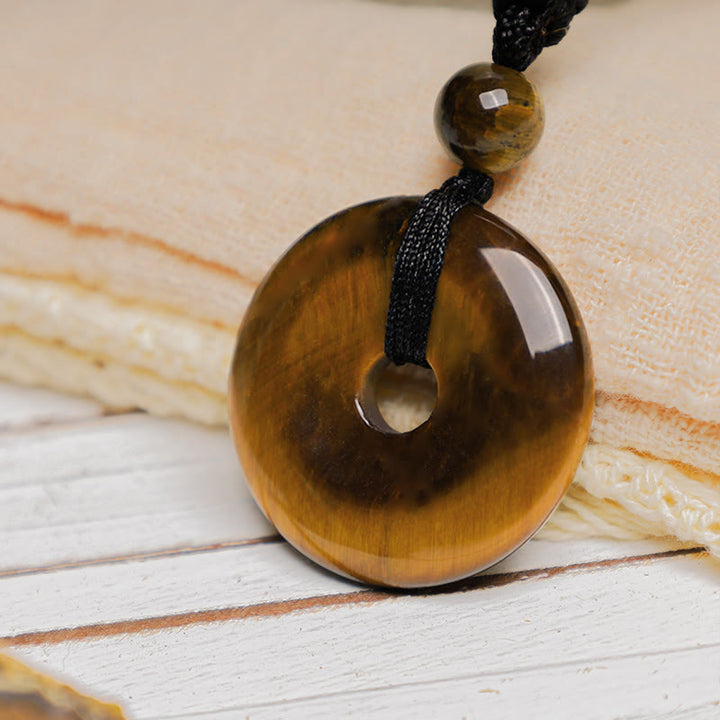 Collana con ciondolo moneta portafortuna Buddha Stones, cristallo curativo e pietre preziose