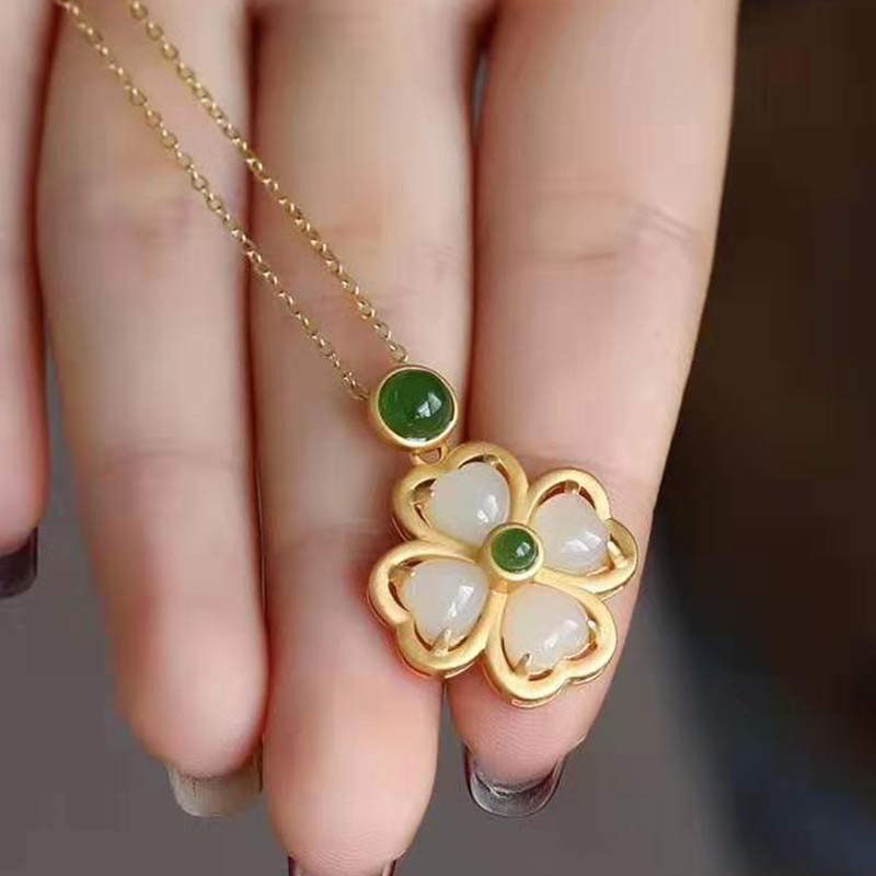 Collana con ciondolo a forma di quadrifoglio fortunato in argento sterling 925 Buddha Stones, giada e prosperità