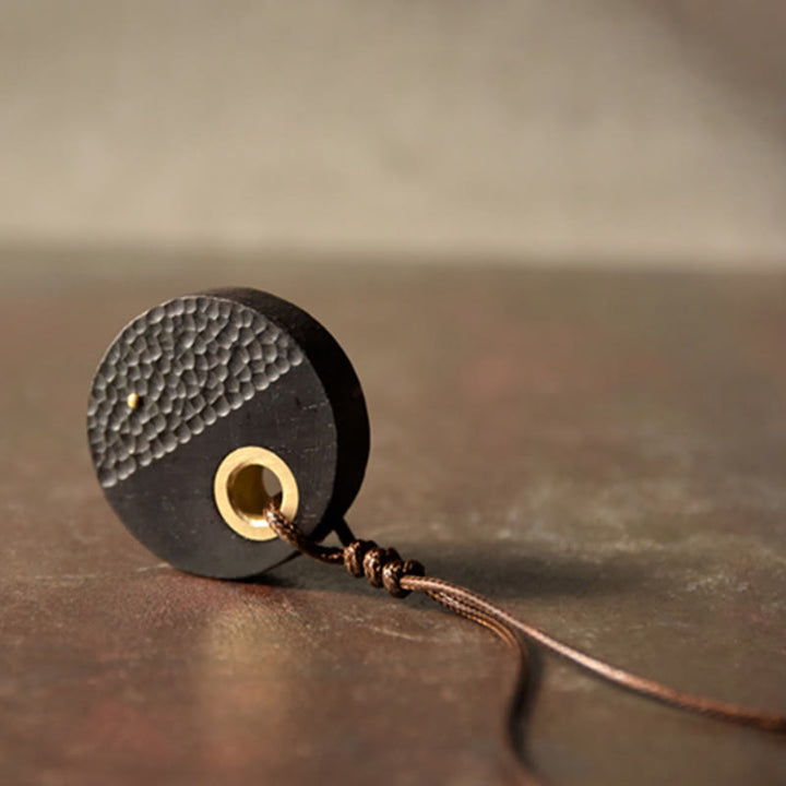 Collana con ciondolo in ottone e rame con Buddha Stones, realizzata a mano, in legno di ebano e pietra della pace - image 4