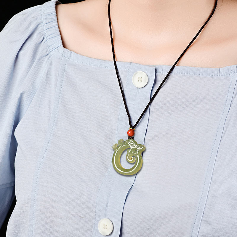 Collana con ciondolo a corda con protezione del drago in giada bianca e giada Buddha Stones - image 3