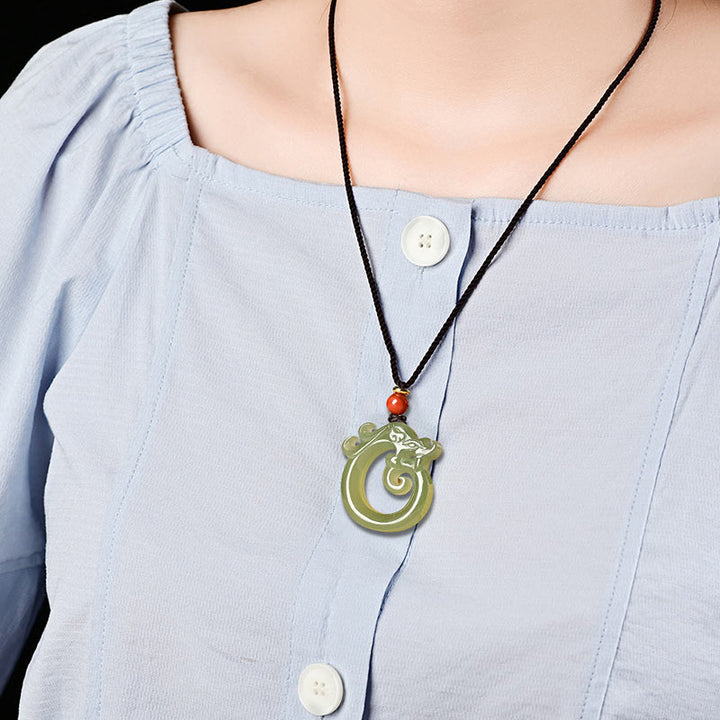 Collana con ciondolo a corda con protezione del drago in giada bianca e giada Buddha Stones - image 3