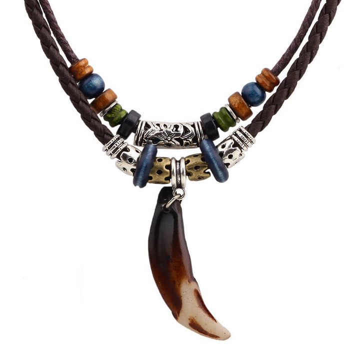 Collana con ciondolo etnica con motivo a denti di lupo e perline, simbolo della ricchezza