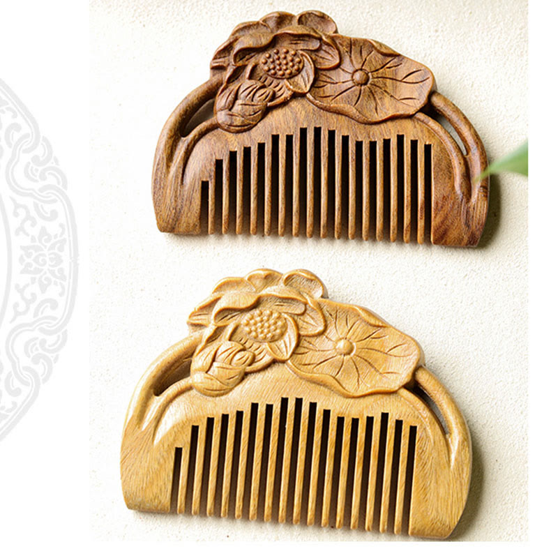 Pettine lenitivo inciso con foglia di fiore di loto in legno di sandalo verde naturale