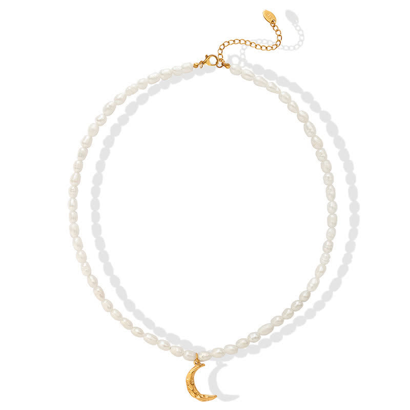Collana con ciondolo a forma di mezzaluna in perle e luna calma