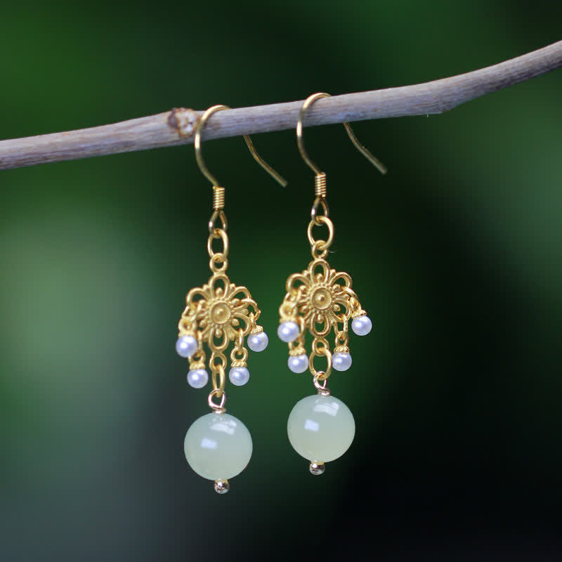 Orecchini pendenti con motivo floreale in giada Hetian placcati in oro 14K - image 0