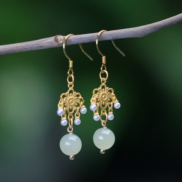 Orecchini pendenti con motivo floreale in giada Hetian placcati in oro 14K - image 0