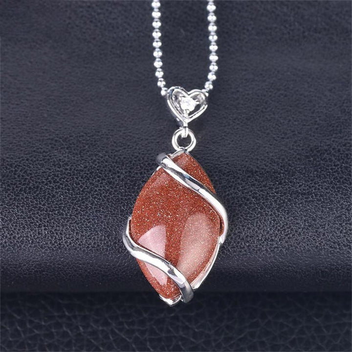 Collana con ciondolo in pietra di cristallo naturale con motivo a marquise Buddha Stones