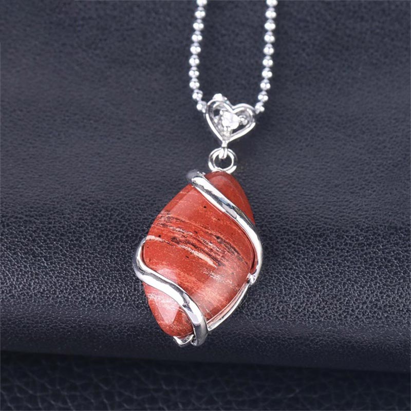 Collana con ciondolo in pietra di cristallo naturale con motivo a marquise Buddha Stones