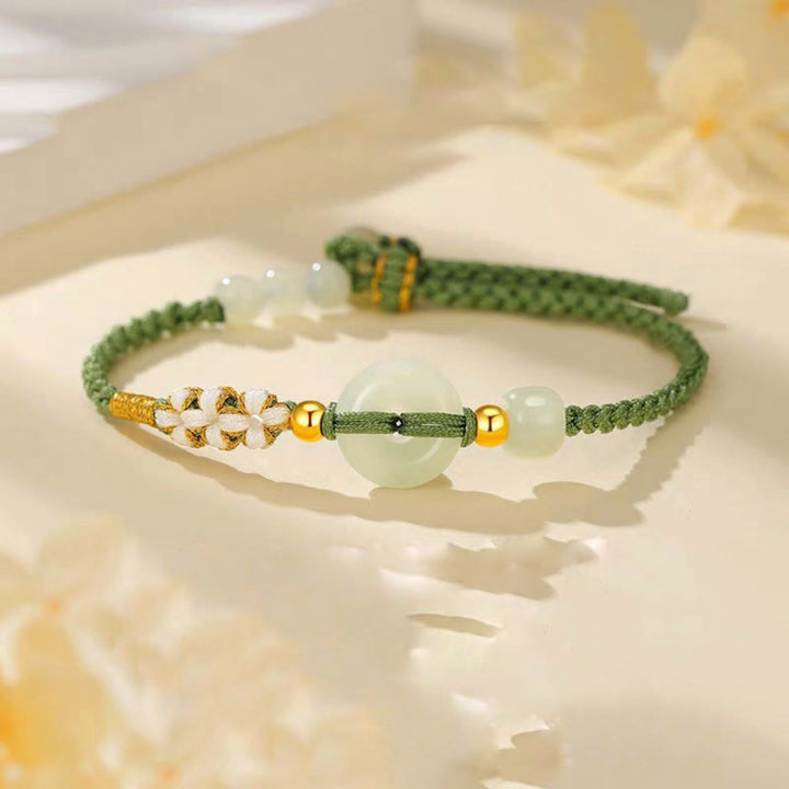 Bracciale intrecciato con Buddha Stones, giada Hetian, fibbia della pace, fortuna e fiori di pesco