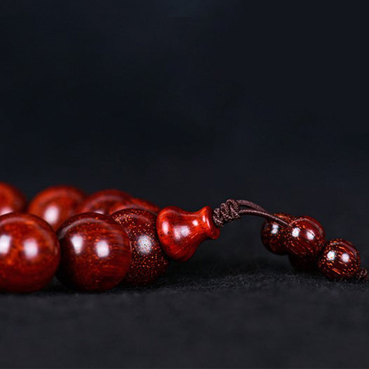 Braccialetto di equilibrio in legno di sandalo rosso con foglia piccola tibetana Buddha Stones