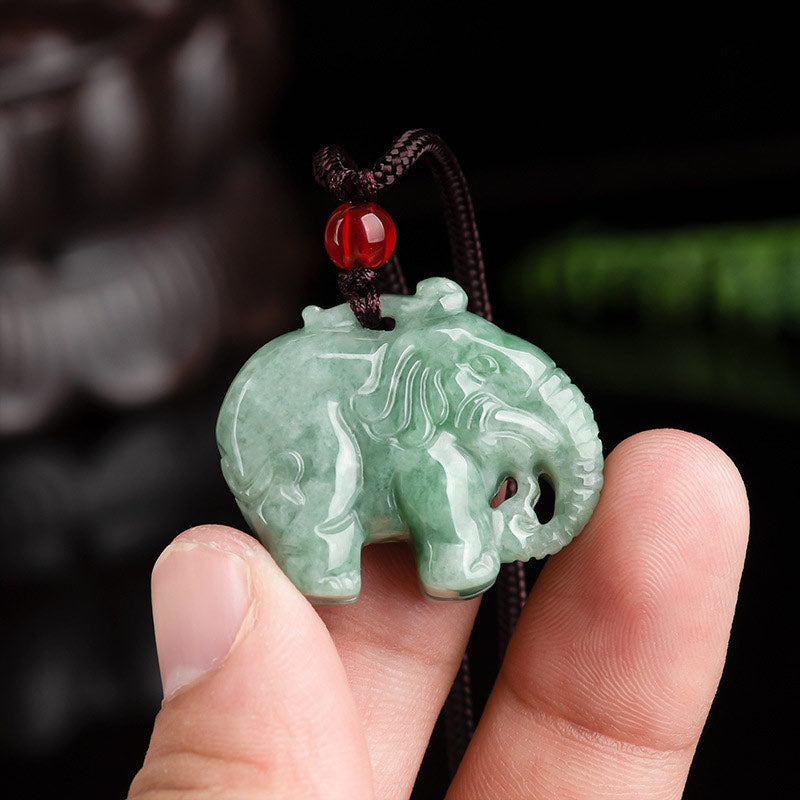 Collana con ciondolo a corda con giada elefante, fortuna e forza