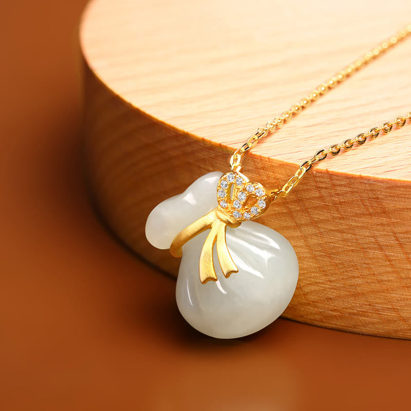 Collana con ciondolo a forma di borsa porta soldi in giada bianca naturale Hetian Buddha Stones