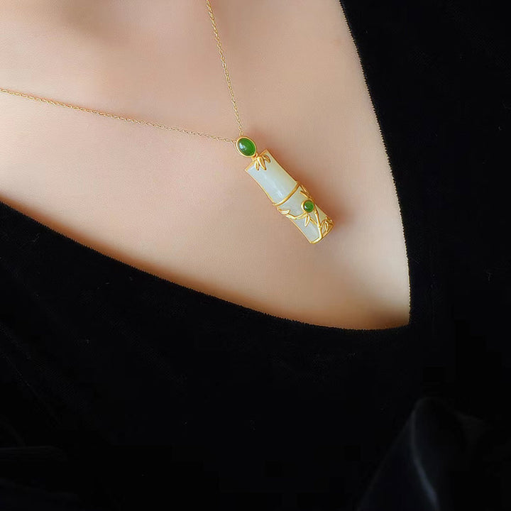 Collana con ciondolo di protezione in giada bianca e giada ciano con Buddha Stones e bambù