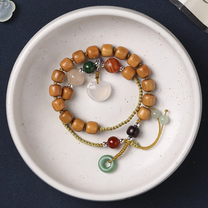 Braccialetto a doppio giro rilassante con fibbia della pace, ciondolo in legno di sandalo verde e calcedonio Buddha Stones
