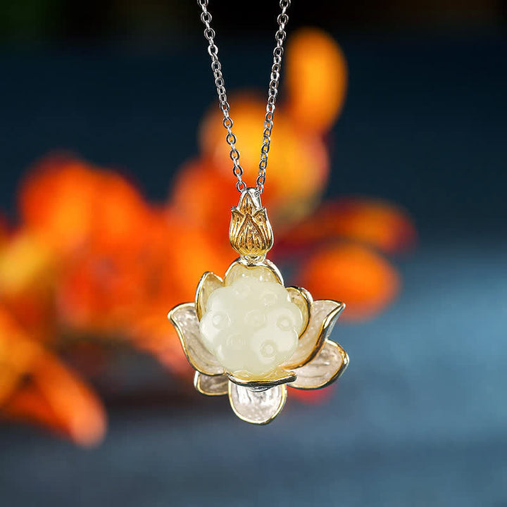 Collana della felicità con fiore di loto in giada bianca - Giada bianca - image 1
