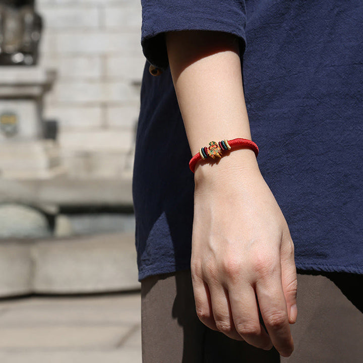 Braccialetto rosso intrecciato con ciondolo a forma di fortuna Buddha Stones in argento sterling 925 fatto a mano con motivo dell'anno del drago cinese