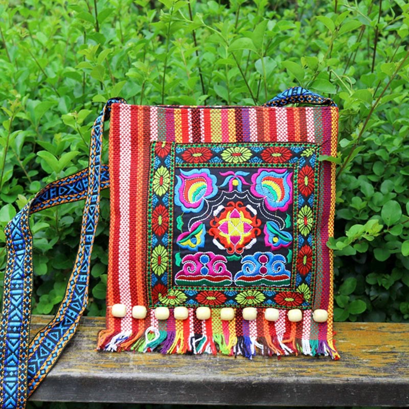 Borsa a tracolla in tela di camelia ricamata a mano tibetana