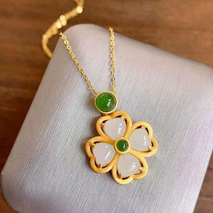 Collana con ciondolo a forma di quadrifoglio fortunato in argento sterling 925 Buddha Stones, giada e prosperità