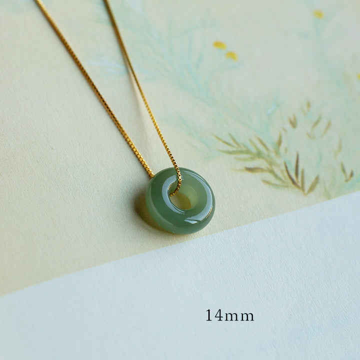 Collana Buddha Stones in giada rotonda naturale con fibbia della pace, fortuna e abbondanza