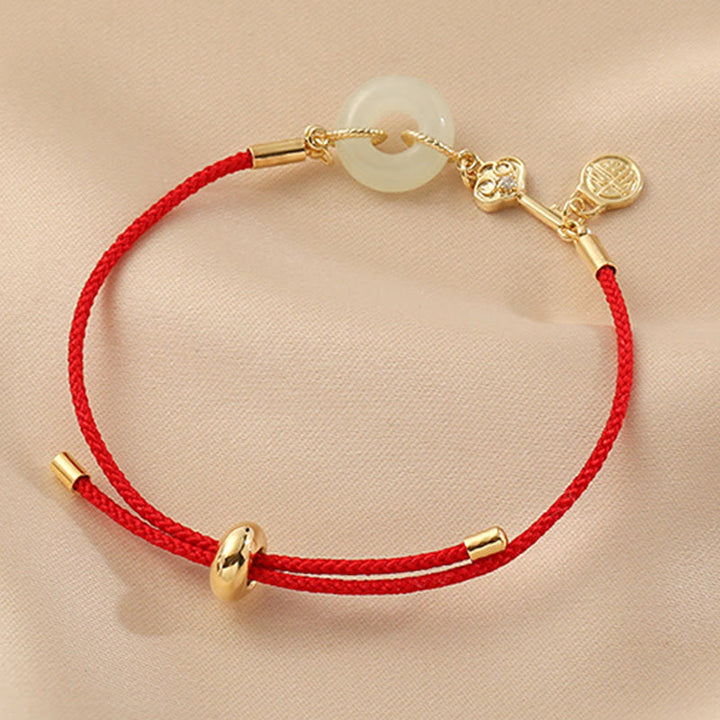 Braccialetto in corda rossa con fibbia della pace in giada Hetian placcato oro 18K con carattere Fu e Buddha Stones