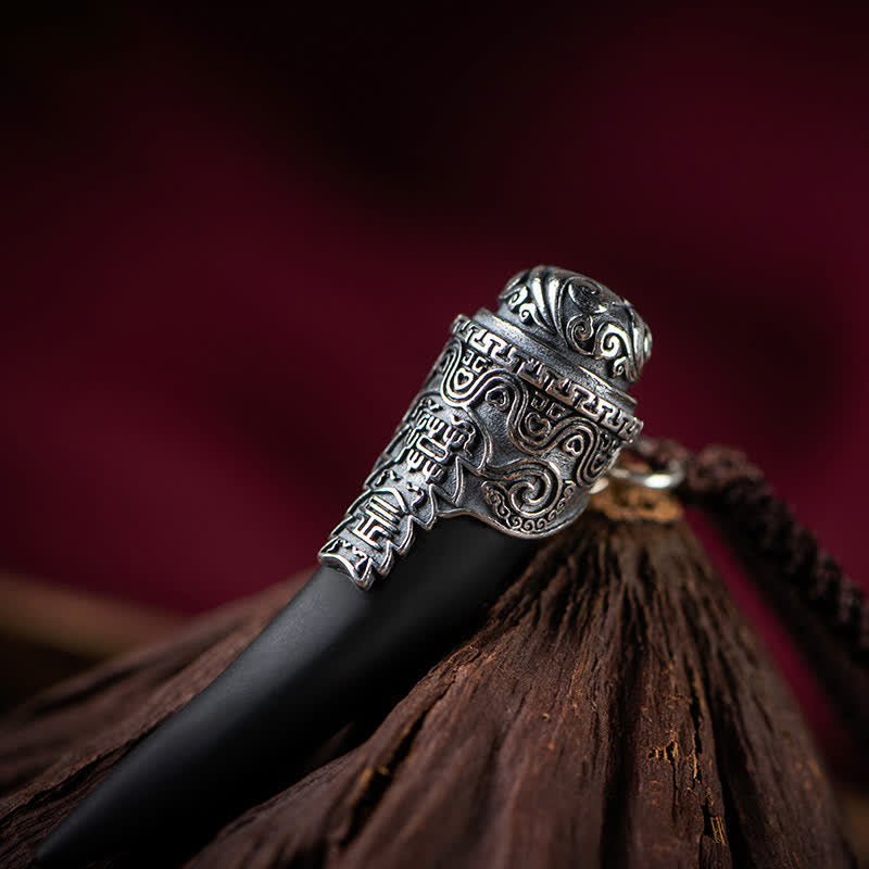 Collana con ciondolo in argento sterling 925 con motivo a denti di lupo e ossidiana nera e forza