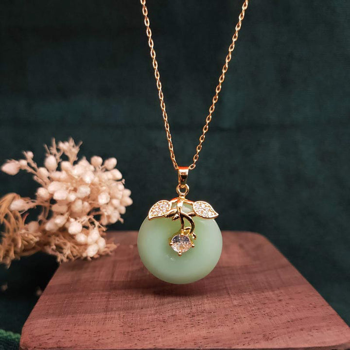Collana con ciondolo a forma di foglia di giada rotonda con Buddha Stones e fortuna
