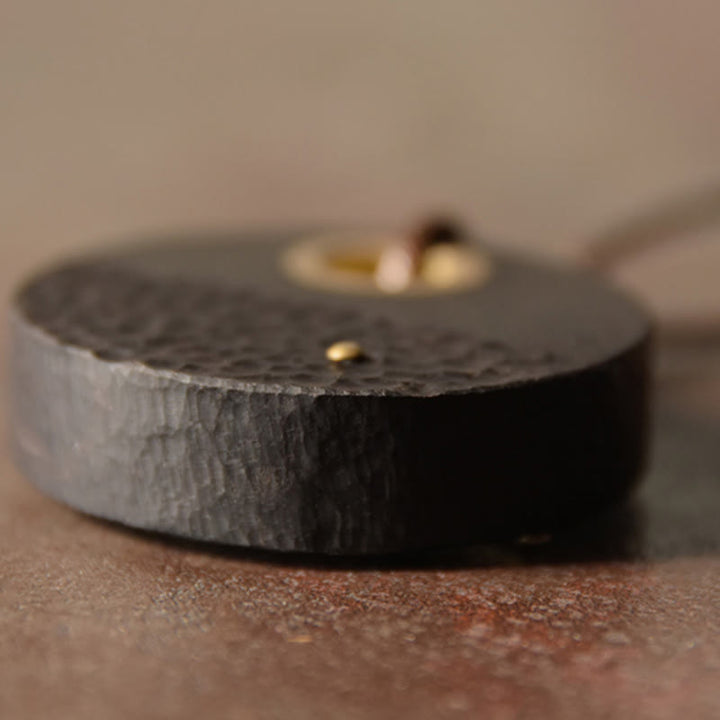 Collana con ciondolo in legno di ebano e rame, realizzata a mano , Buddha Stones, simbolo della pace