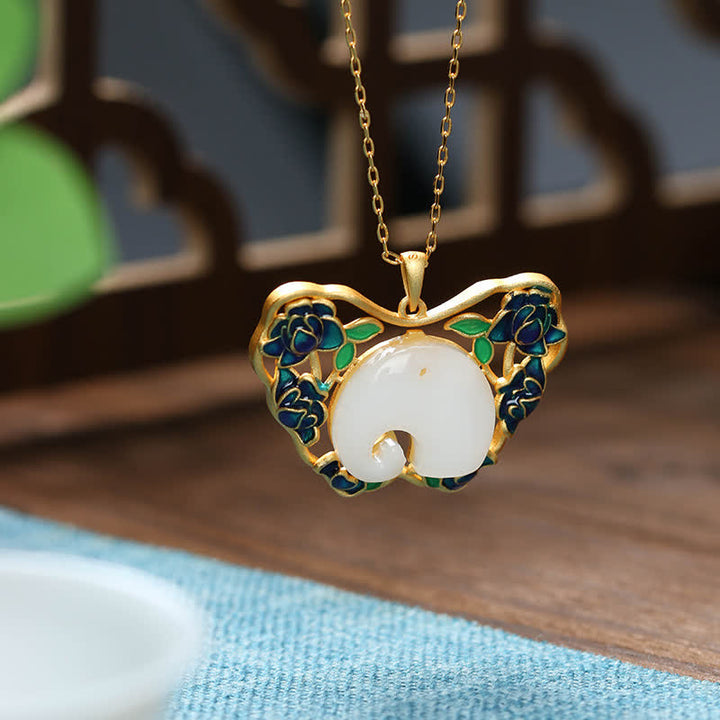 Collana con ciondolo a forma di catena con farfalla, elefante e loto in giada bianca