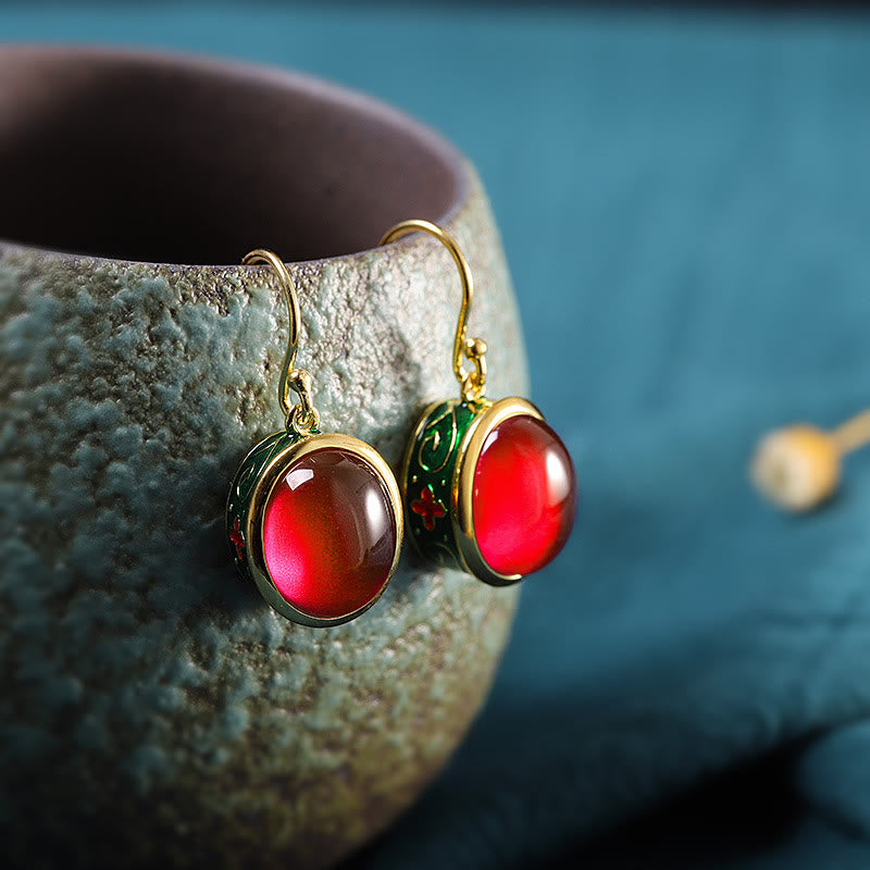 Orecchini pendenti rotondi con gancio in corindone rosso Buddha Stones Confidence