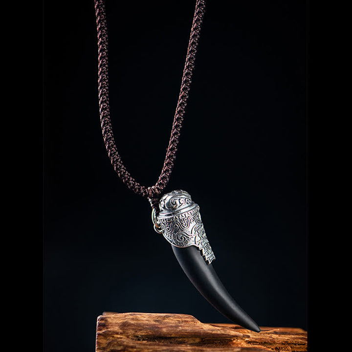Collana con ciondolo in argento sterling 925 con motivo a denti di lupo e ossidiana nera e forza