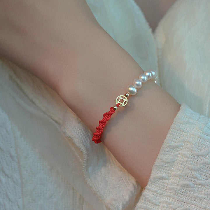 Braccialetto con treccia rossa e perle placcate in oro 14K e protezione dalla fortuna