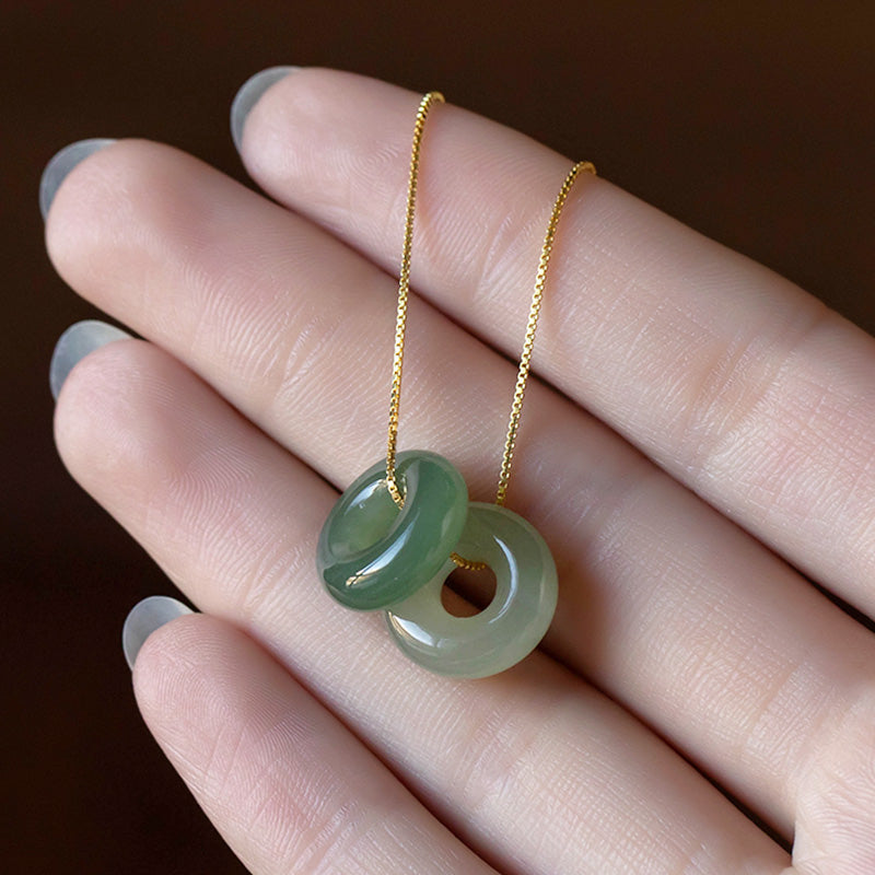 Collana Buddha Stones in giada rotonda naturale con fibbia della pace, fortuna e abbondanza