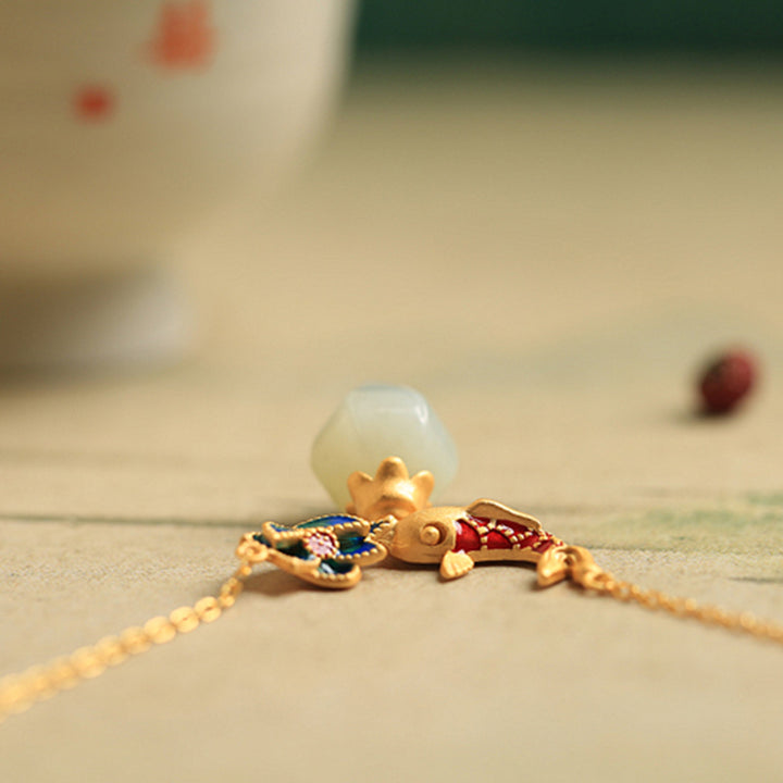 Collana con ciondolo di protezione in argento sterling 925 con pesce koi in giada bianca e Buddha Stones - image 9
