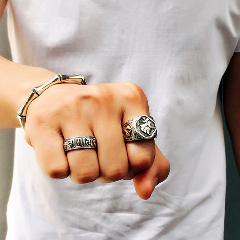Anello regolabile con protezione intagliata in argento sterling 925 con design sanscrito Buddha Stones