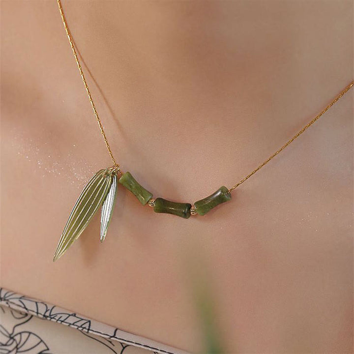 Collana con ciondolo di ricchezza in giada con foglie di bambù e Buddha Stones