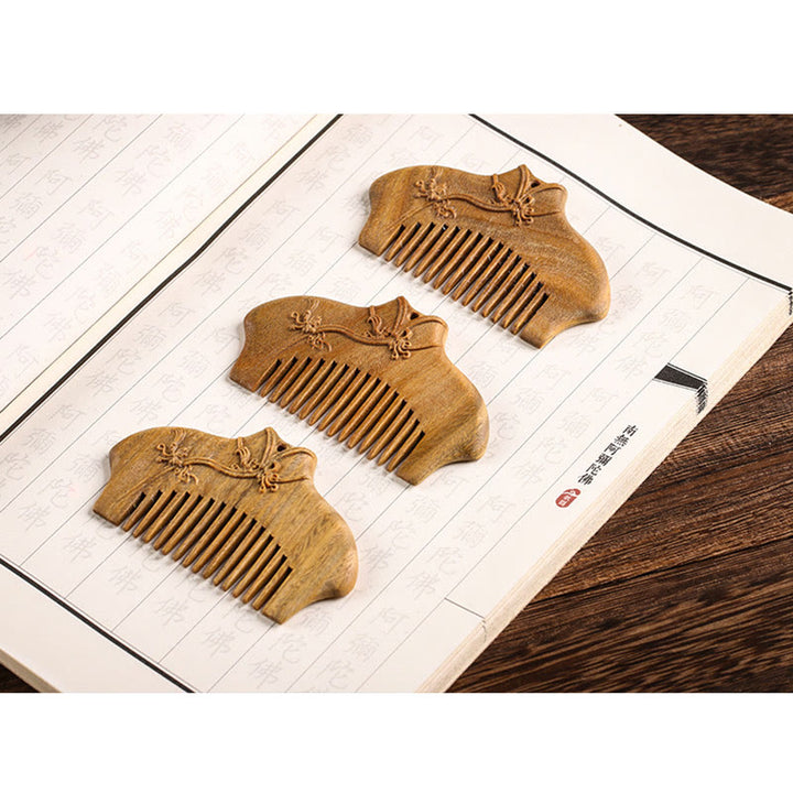 Pettine lenitivo inciso con motivo floreale in legno di sandalo verde Buddha Stones