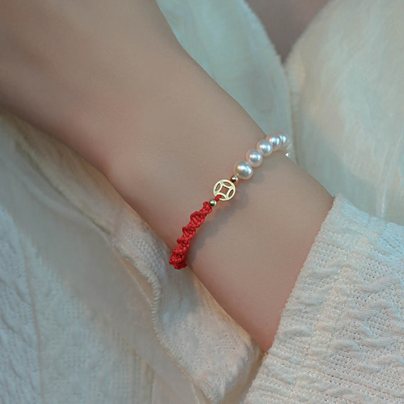 Braccialetto con treccia rossa e perle placcate in oro 14K e protezione dalla fortuna