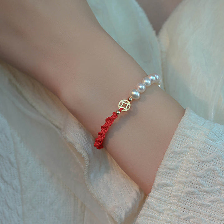 Braccialetto con treccia rossa e perle placcate in oro 14K e protezione dalla fortuna