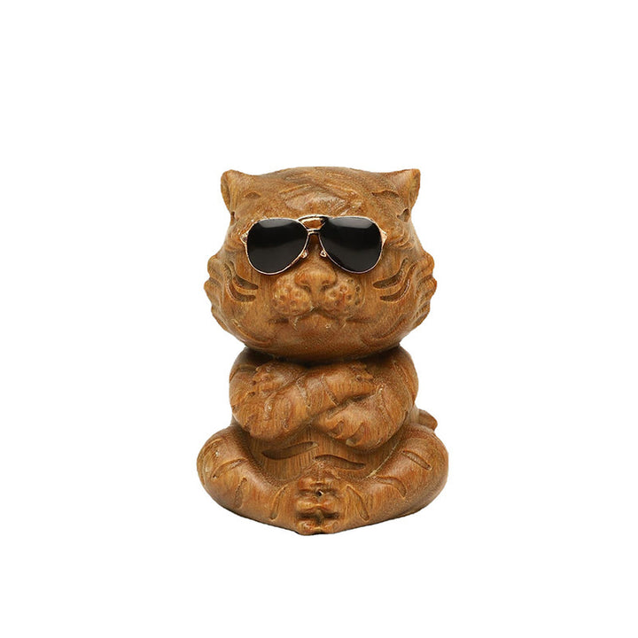 Buddha Stones Piccole Tigre di Sandalo Verde Inciso Decorazioni per Scrivania Positive