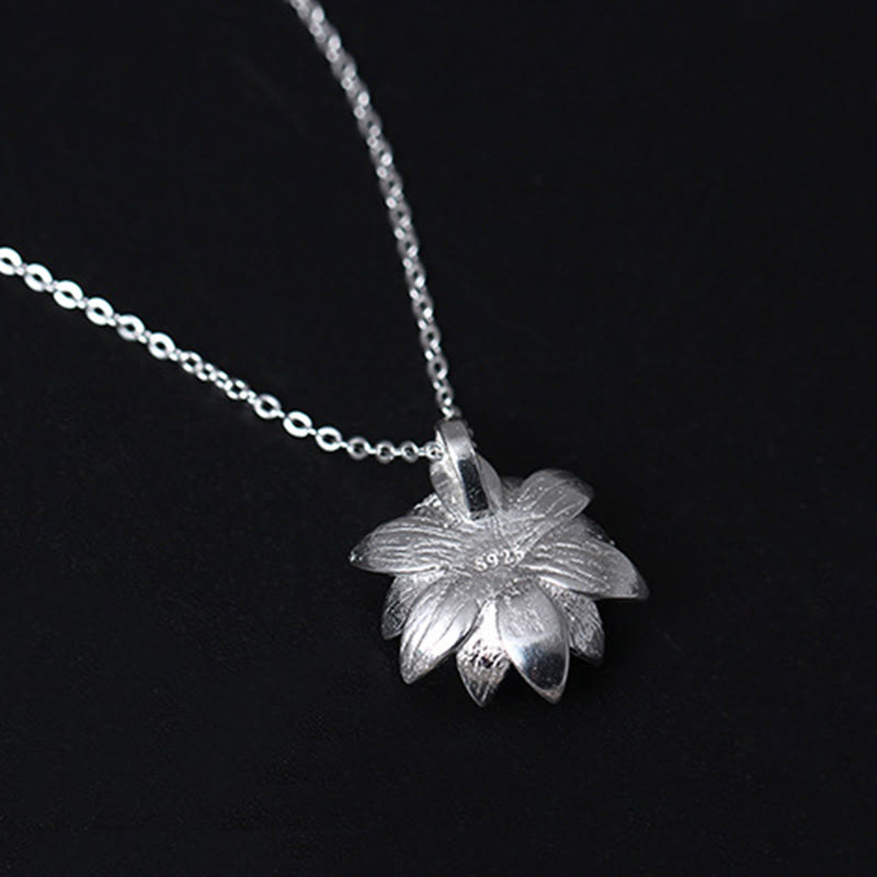 Collana con ciondolo a forma di fiore di loto in argento sterling 925 con pietre Buddha Stones e lazurite - image 7