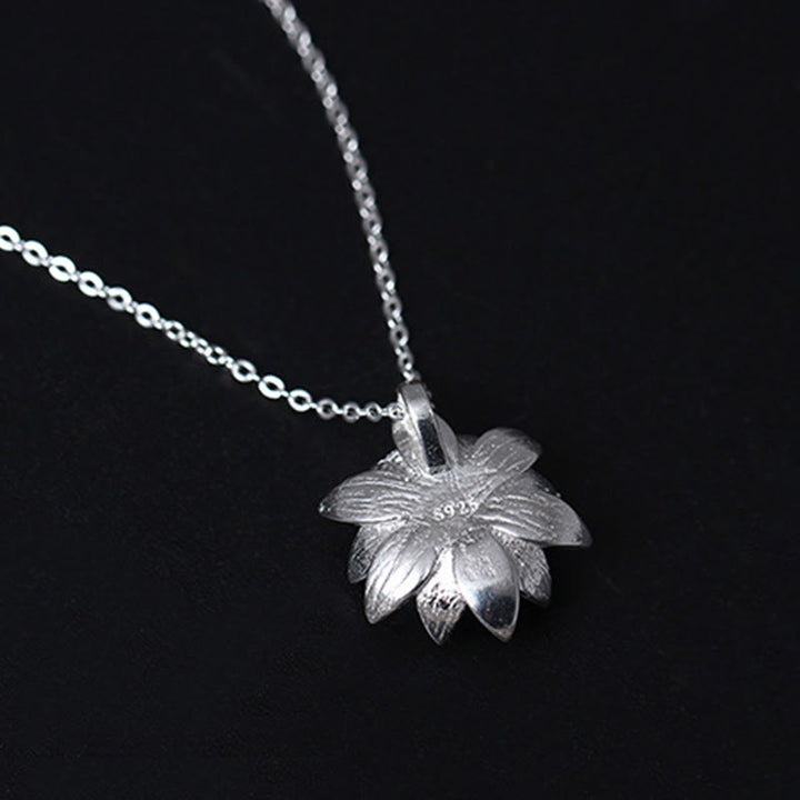 Collana con ciondolo a forma di fiore di loto in argento sterling 925 con pietre Buddha Stones e lazurite - image 7