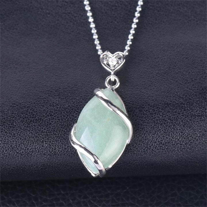 Collana con ciondolo in pietra di cristallo naturale con motivo a marquise Buddha Stones