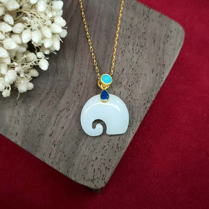 Collana con ciondolo portafortuna in giada bianca con Buddha Stones e elefante