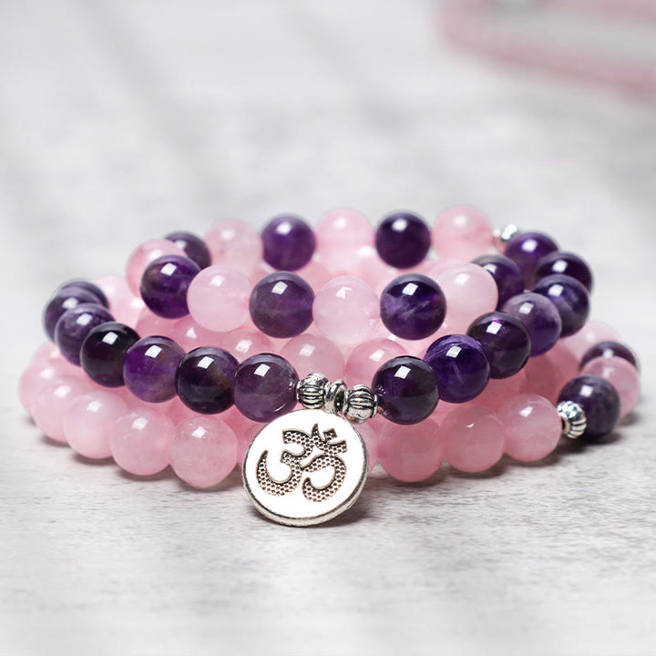 Bracciale con ciondolo di loto in perline di Mala in quarzo rosa naturale e ametista Buddha Stones - Ciondolo Om - image 4