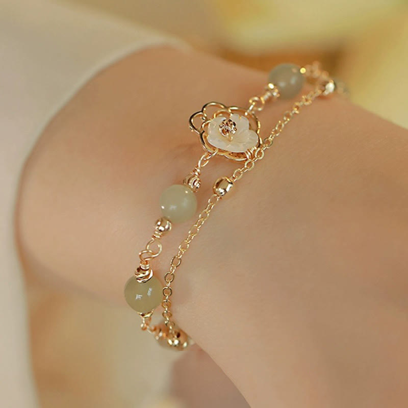 Braccialetto portafortuna a doppio strato con fiore in pietra tridacna a farfalla in giada placcato oro 14K Buddha Stones