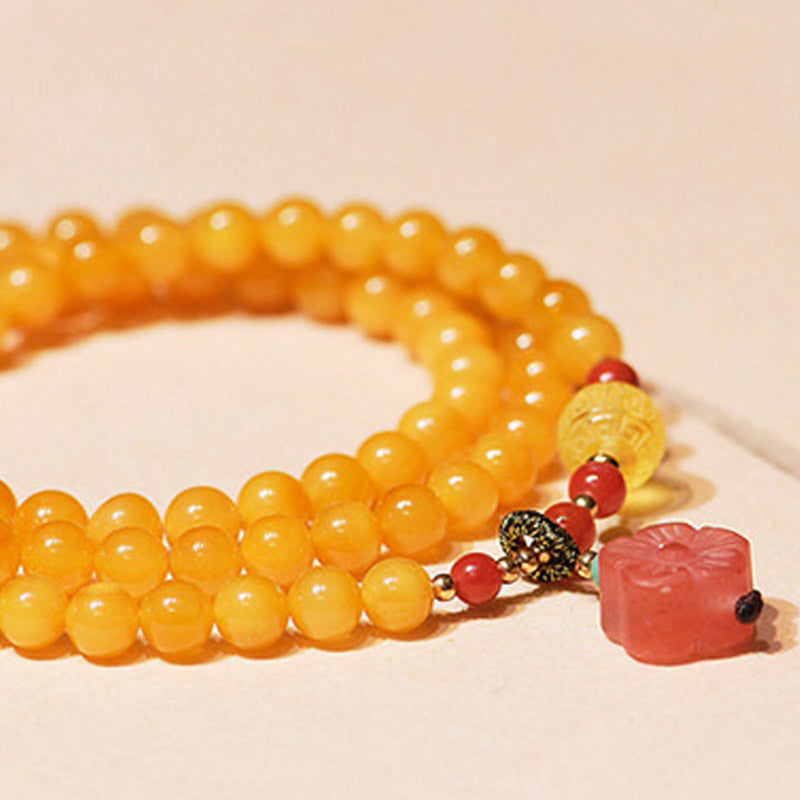 Collana con ciondolo a forma di fiore in ambra curativa e bilanciata