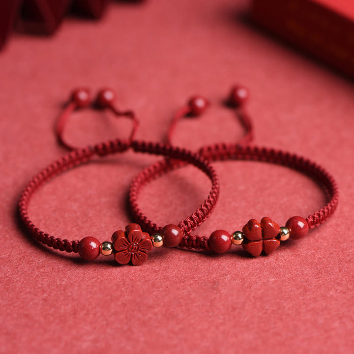 Buddha Stones Quadrifoglio Fiore a cinque petali Cinabro Benedizione Braccialetto con filo rosso