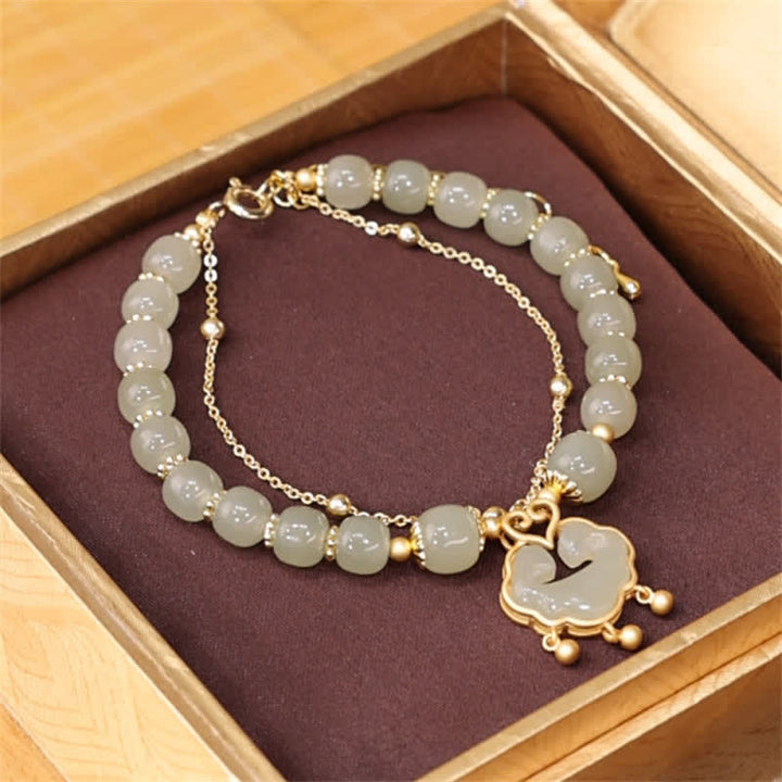 Bracciale a catena con campanella a forma di lucchetto dei desideri in giada naturale di Hetian placcata in oro 14K